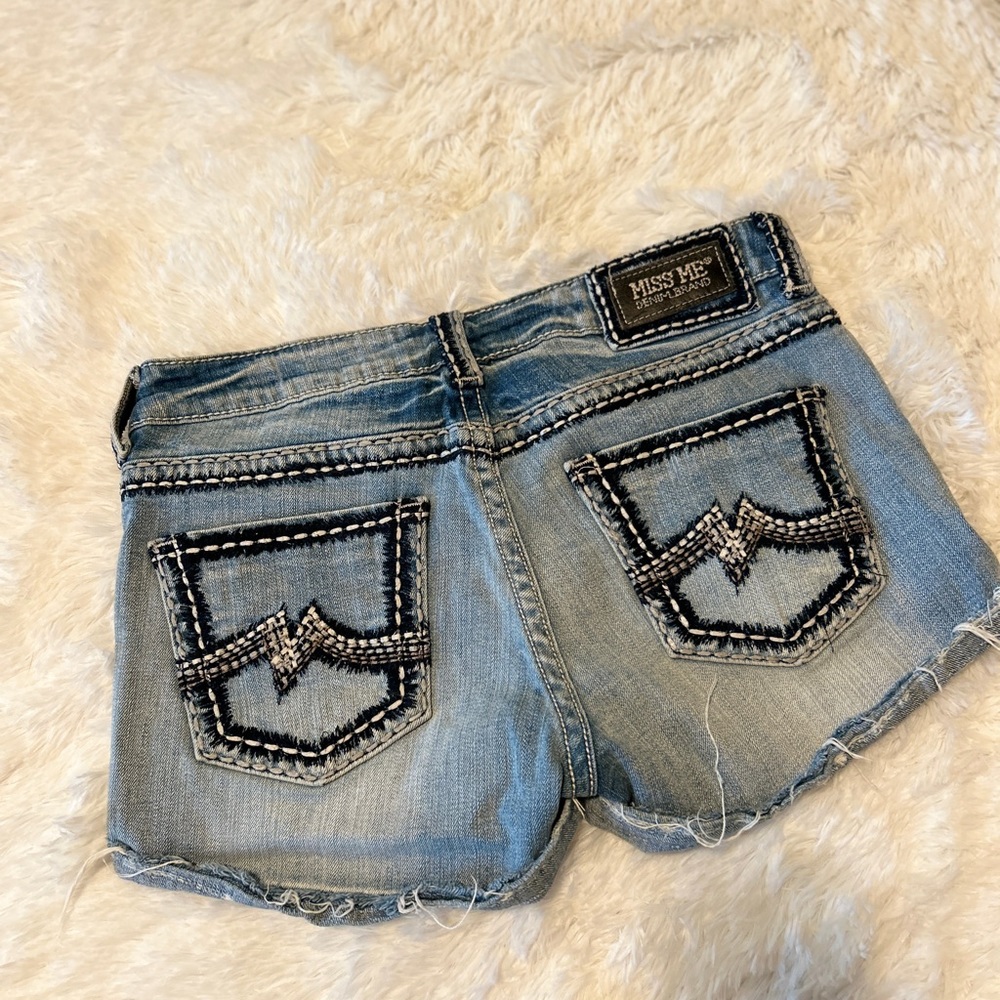 Miss Me Sz 28 Embroidered Boyfriend Blue Jean Shorts JPB1026SH